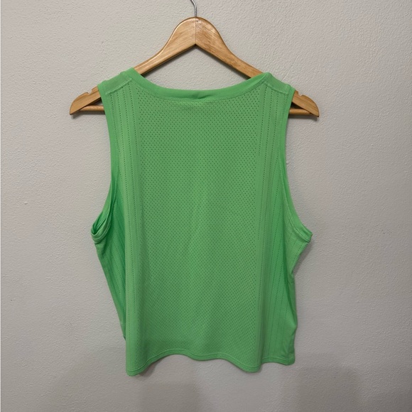 Lululemon Train to be Tank - Picture 2 of 3